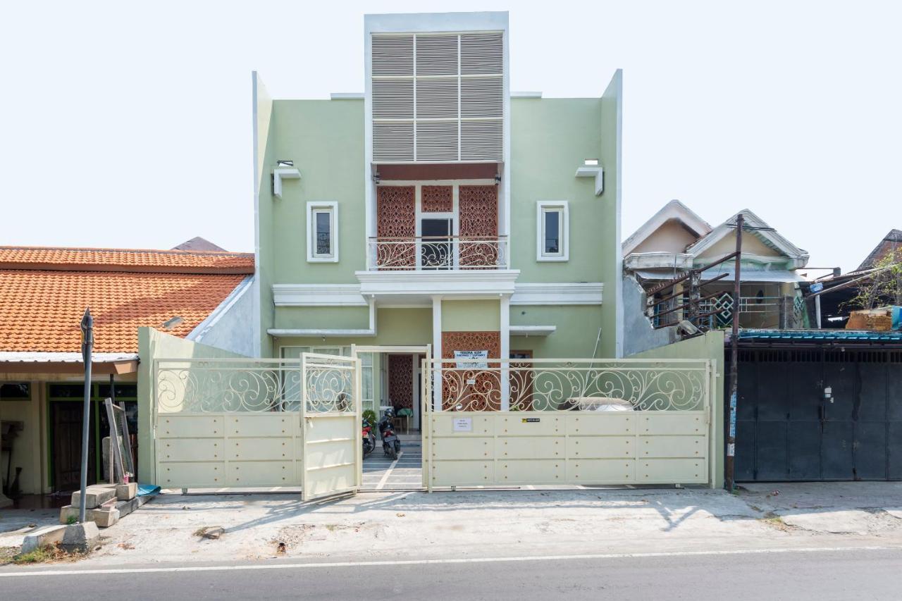 Oyo 3706 Griya Tentrem Syariah Lamongan Eksteriør billede